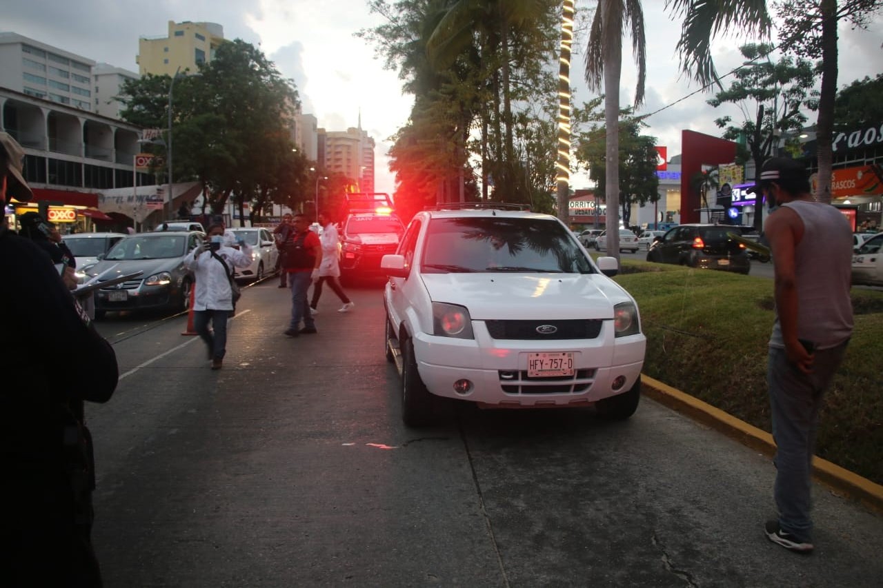 Disparan Contra Conductor De Una Camioneta En Costera De Acapulco 7093