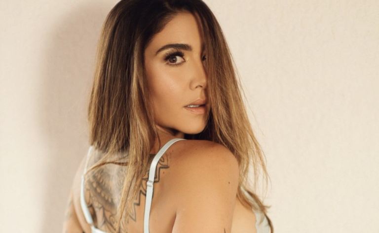 Erika Fernández inicia el año con picante postal en Instagram y derrite