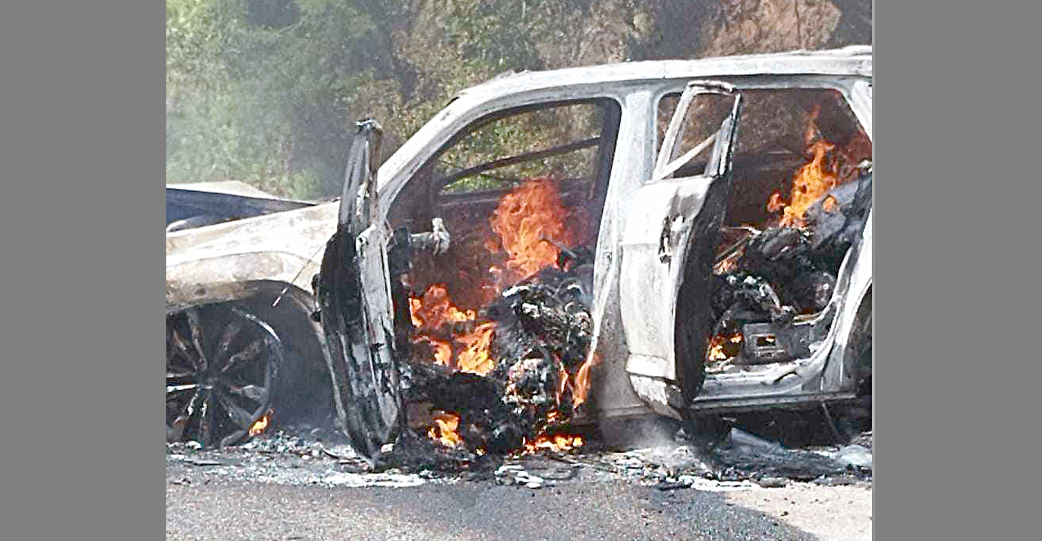 Mueren 4 Personas Calcinadas Tras Chocar Camioneta Con Un «volteo»