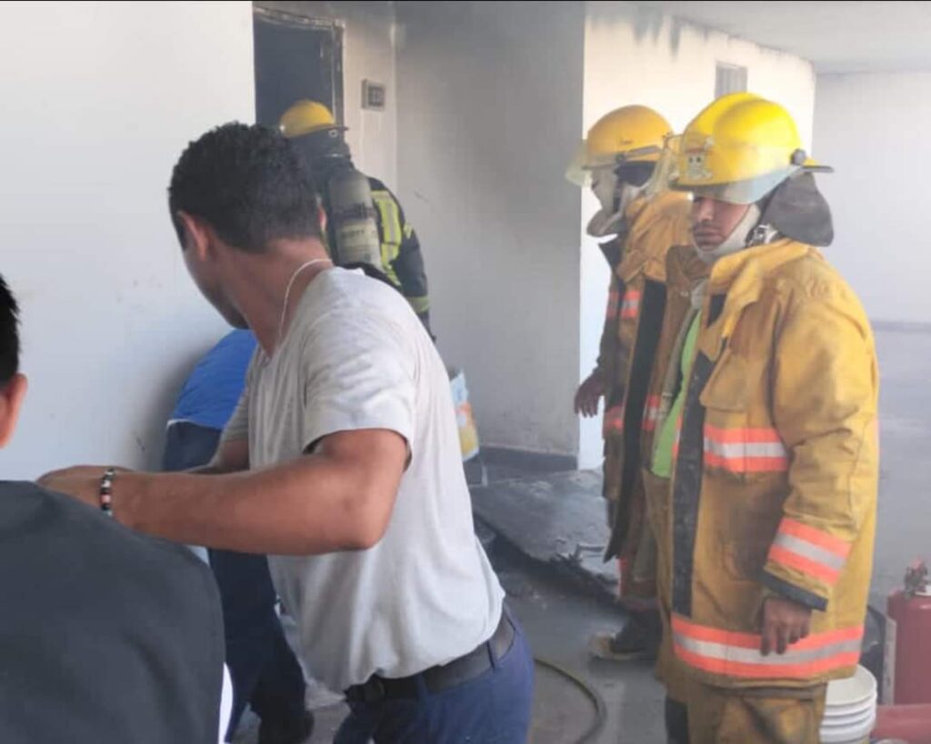 Bomberos Del Estado Sofocan Incendio En Hotel Emporio De Acapulco