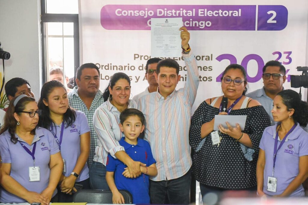 Alejandro Arcos Catalán ya es alcalde electo de Chilpancingo; recibe ...