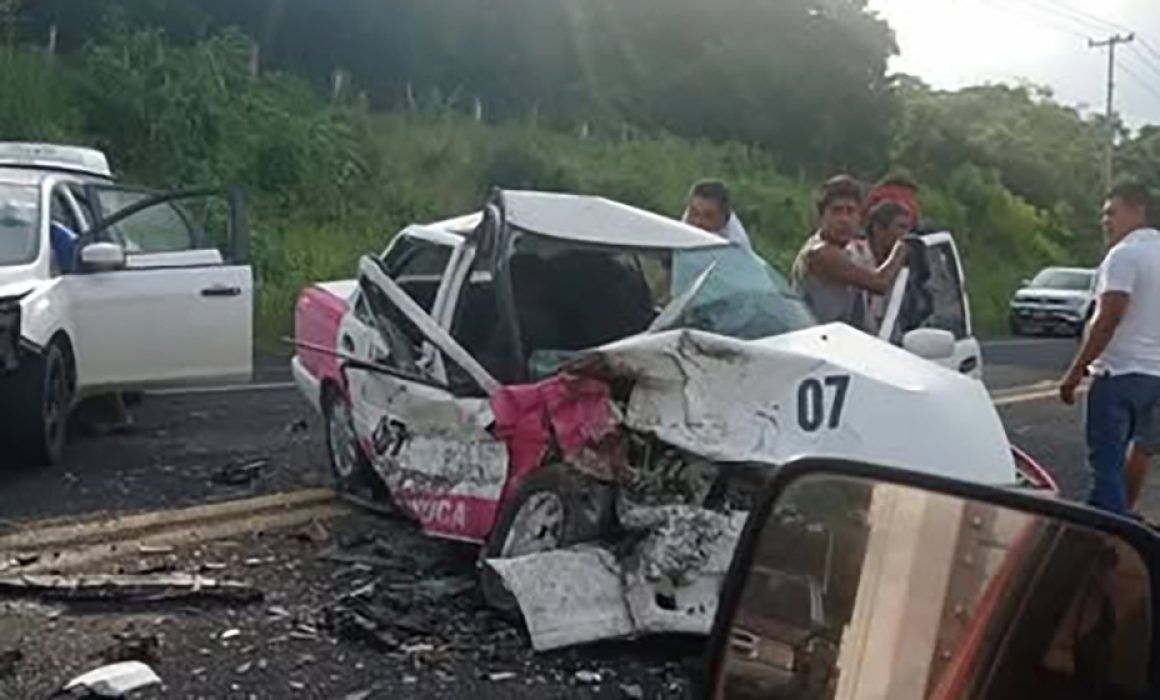 Fuerte choque deja seis lesionados en la carretera Acapulco-Zihuatanejo