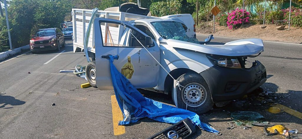 Choque en la avenida Escénica deja dos conductores lesionados